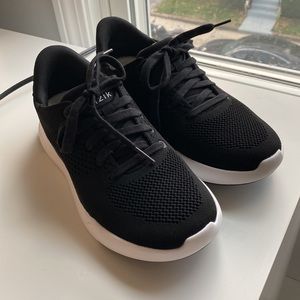 Kizik new in box never worn W6.5